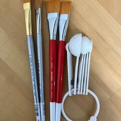 油絵具・アクリル絵具用ニス１０種、クリーナー、筆、計量スプーンの画像