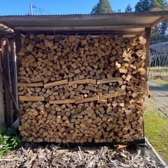 薪　ナラ芯材
　二年乾燥　　の画像