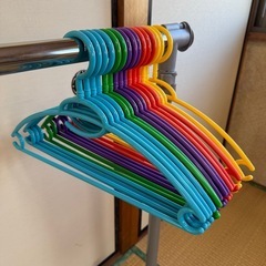 パイプハンガー ハンガーラック ＋カラフルハンガー ①の画像