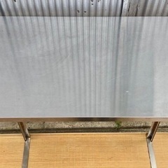 ステンレス製テーブルの画像