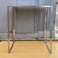 ステンレス製テーブルの画像