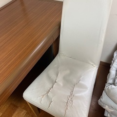 机と椅子のセット　お金は要りませんの画像