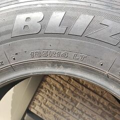 スタッドレスタイヤ　185 R14 8PRの画像