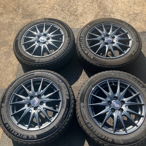 商談中です。15インチミシュランスタッドレスタイヤ４本セット