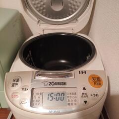 5合炊飯器、ケトル、加湿器、フライパン、コテ、電源タップの画像