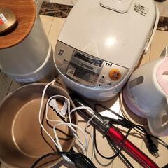 5合炊飯器、ケトル、加湿器、フライパン、コテ、電源タップ