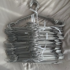 ハンガー、約100本。　9千→千円