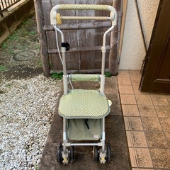 ショッピングカート　椅子にもなります
　　