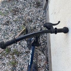 ★アヴィゴ　ペダルなし自転車　サドル破れアリ★の画像