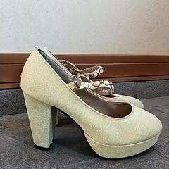 【最終値下げ！】イエロー パンプスの画像