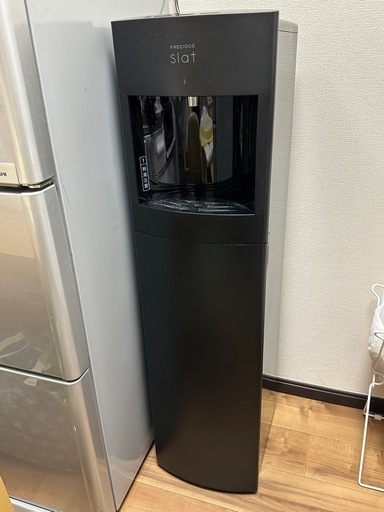 ウォーターサーバー　黒　おしゃれ　お水