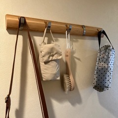 壁掛けフック　木製　5連の画像