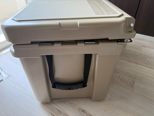 クーラーボックス42.5L 、ヴァストランド(VASTLAND)、水抜き栓付