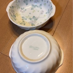 【受け渡し者決定済】食器まとめて差し上げますその② 　TOWN & COUNTRY タウンアンドカントリーのストロベリー柄 ケーキプレートほか の画像