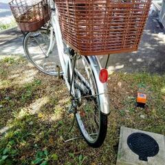 自転車　シティサイクル　24インチ　白の画像