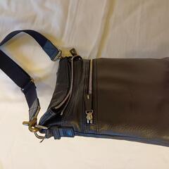 牛革のショルダーバッグの画像