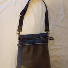牛革のショルダーバッグ
