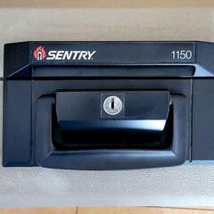 SENTRY セントリー ポータブル耐火金庫 1150 鍵2個付き