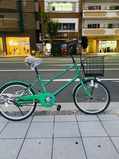 前後とも新しいタイヤに取り替えてる、ミニベロサイズの20インチの中古自転車。他にもチェーンやブレーキワイヤーなども新品に交換してるので、修理も少なく長く乗ってもらえると思います！