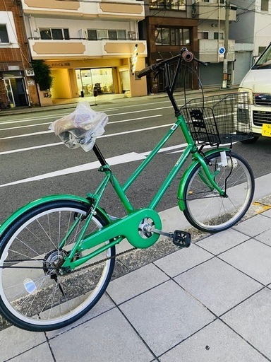 前後とも新しいタイヤに取り替えてる、ミニベロサイズの20インチの中古自転車。他にもチェーンやブレーキワイヤーなども新品に交換してるので