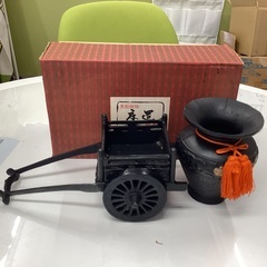 値下げ　鉄製の御所車　花瓶の画像