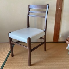 ニトリ　軽量　木製　ダイニングチェアその3