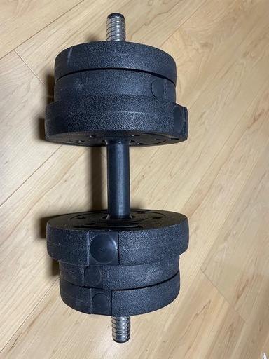 懸垂マシン，トレーニングベンチ,ダンベル10kg 一個