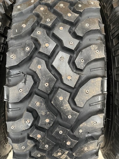 スパイクタイヤ（マカロニ）
215/75r/15