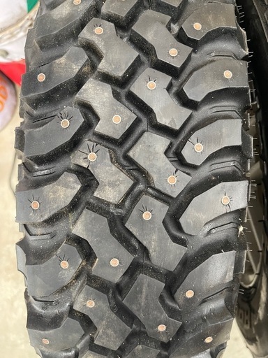 スパイクタイヤ（マカロニ）
215/75r/15