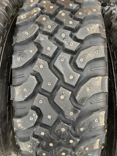 スパイクタイヤ（マカロニ）
215/75r/15