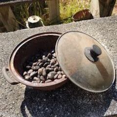 １．お値下げしました！　天然石付き　石焼き芋用　鉄鍋・・・家庭で...