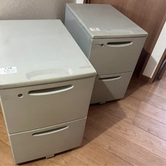オフィス　袖机2つ