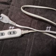 電源タップ コンセントプラグ 4個口 1m 延長コードの画像