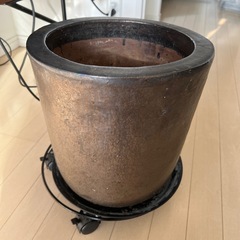 銅？の植木鉢