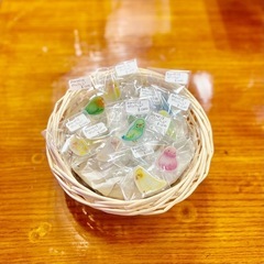 鳥愛あふれるピンバッジ《ハンドメイド》の画像