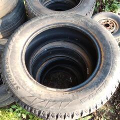 【０円】205/65R16　スタッドレス　古いですの画像