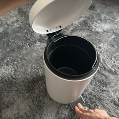 【売約済み】蓋付きゴミ箱の画像