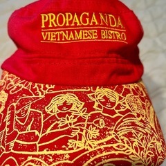 Propaganda Saigon  ホーチミン購入赤いキャップ  