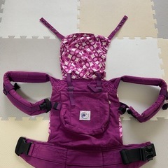 ストッケマイキャリアとエルゴの抱っこ紐2点の画像