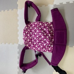 ストッケマイキャリアとエルゴの抱っこ紐2点の画像