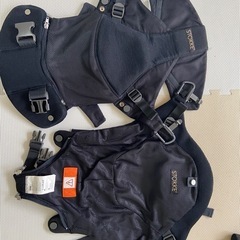 ストッケマイキャリアとエルゴの抱っこ紐2点の画像