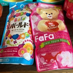粉洗剤、アタック7箱とトイレットペーパー、ボールド2袋、ファーファ2袋、ドメスト1つの画像