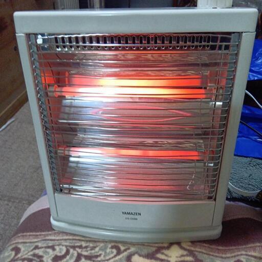 電気ストーブです。4:00、ワツトと８００ワツトの切り替え出来る、ストーブです小型。