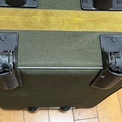 サムソナイトのソフトスーツケースを黒・緑のセットでの画像