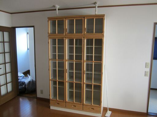 食器棚 (高さ215㎝ 幅121㎝ 奥行40㎝) 現状品
