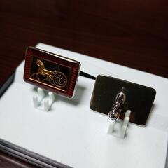 タイピン・カフスセット𓃗モチーフ馬車？の画像