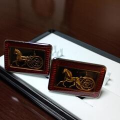 タイピン・カフスセット𓃗モチーフ馬車？の画像