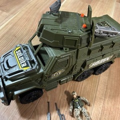 戦車、装甲車、フィギュア付の画像
