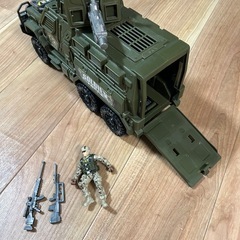 戦車、装甲車、フィギュア付の画像