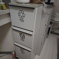 キャスター付きゴミ箱三段の画像